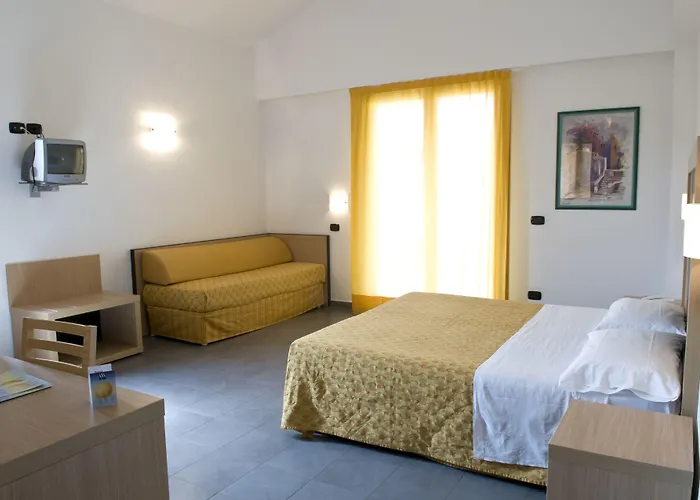 Voi Baia Di Tindari Фурнари